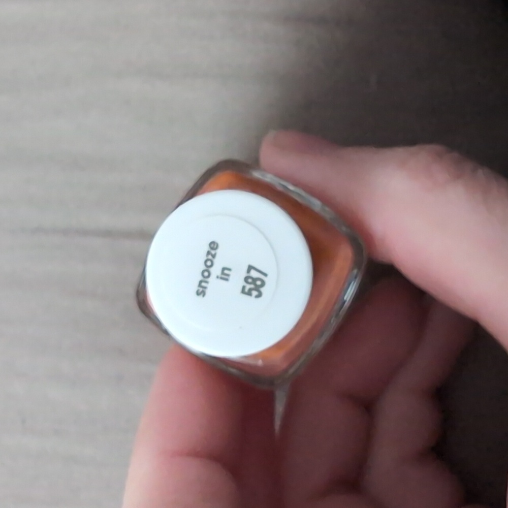 Essie Snooze In Color - Picture 2 of 4